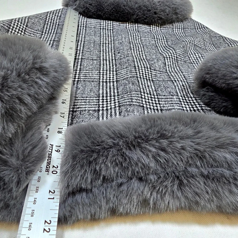 Plaid Poncho Wrap Womens One Size Gray Faux Fur Formal Trim Capelet Shrug Cozy